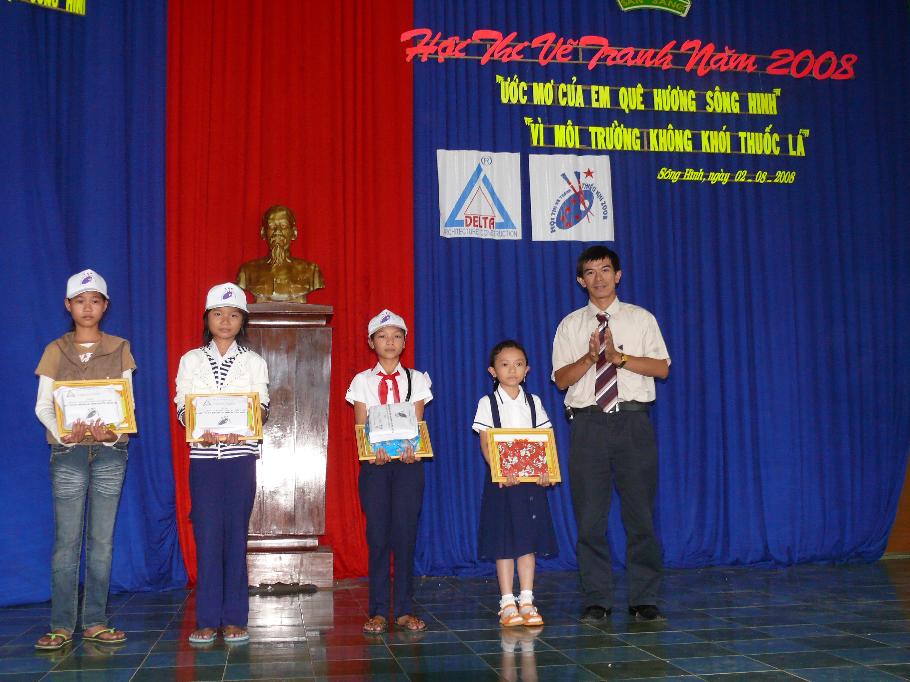 Hoạt động vẽ tranh tại Sông Hinh
