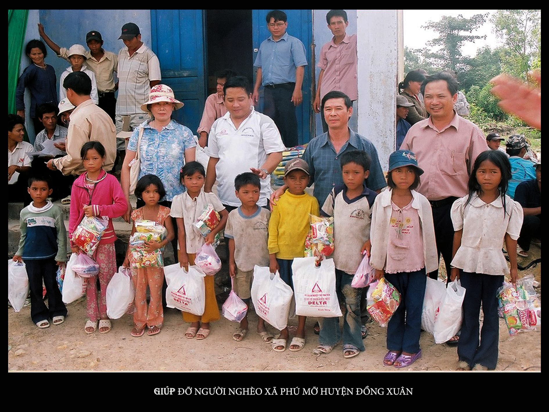 Hoạt động hỗ trợ cộng đồng tại Phú Mỡ năm 2007
